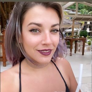 Meet your Posher, Dominique